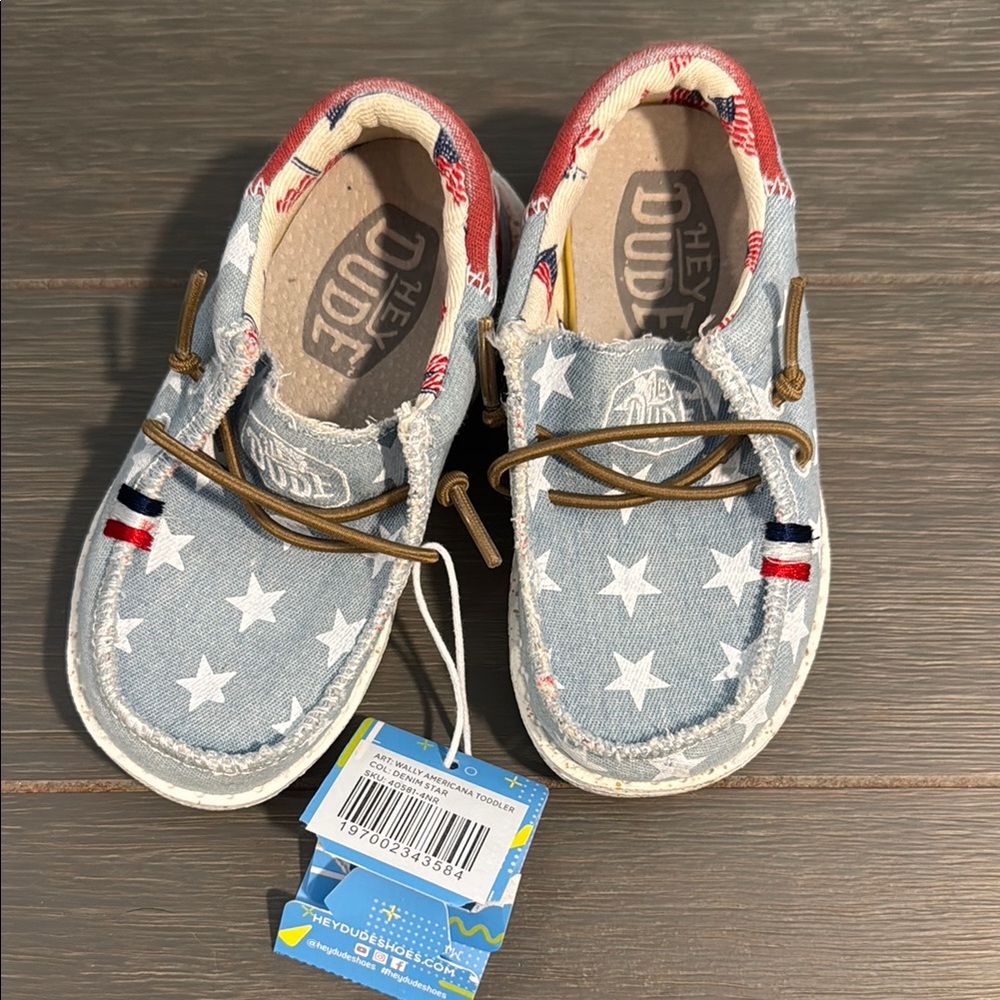 Hey Dude Light Gray Moccasins with Star Pattern and Leather Trim